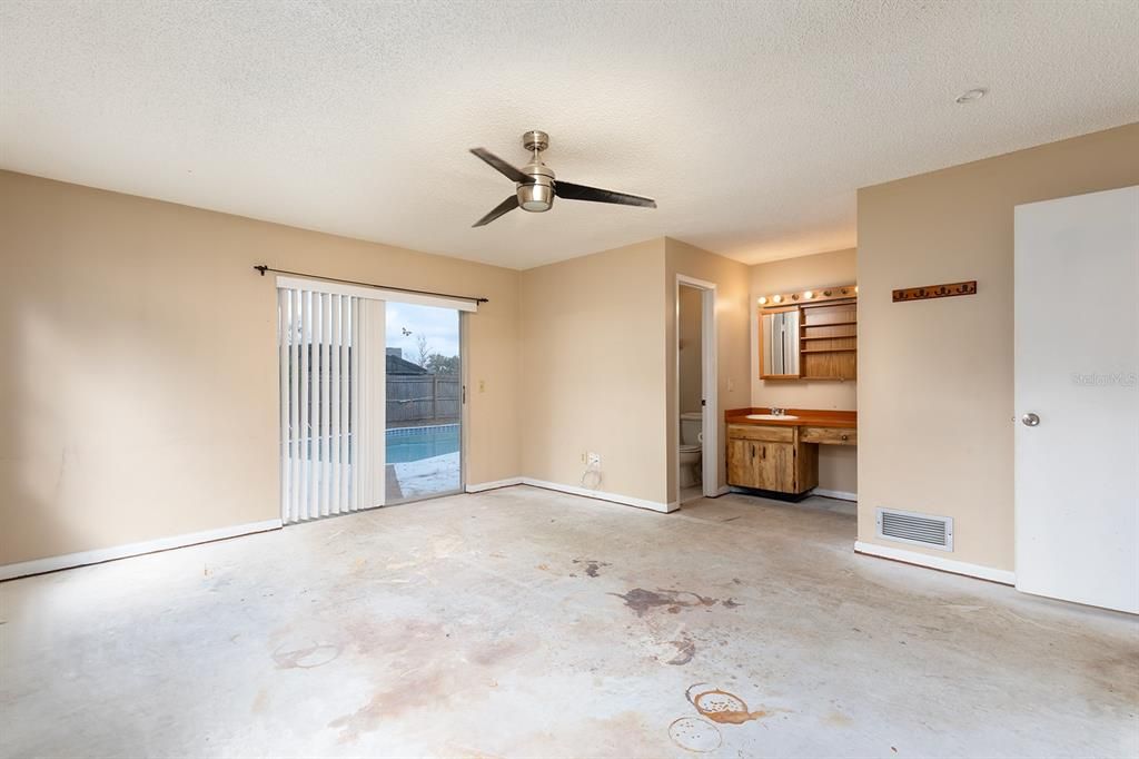 En Venta: $266,500 (4 camas, 2 baños, 1828 Pies cuadrados)