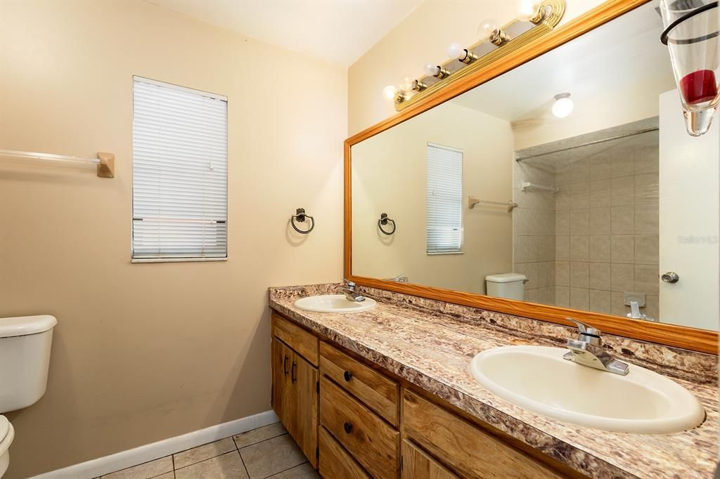 En Venta: $266,500 (4 camas, 2 baños, 1828 Pies cuadrados)