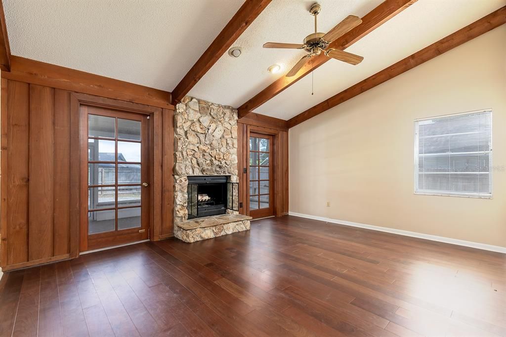 En Venta: $266,500 (4 camas, 2 baños, 1828 Pies cuadrados)