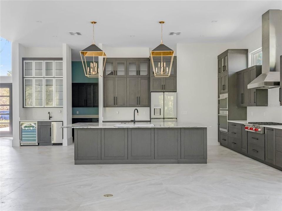 For Sale: $3,150,000 (5 beds, 5 baths, 6362 Square Feet)