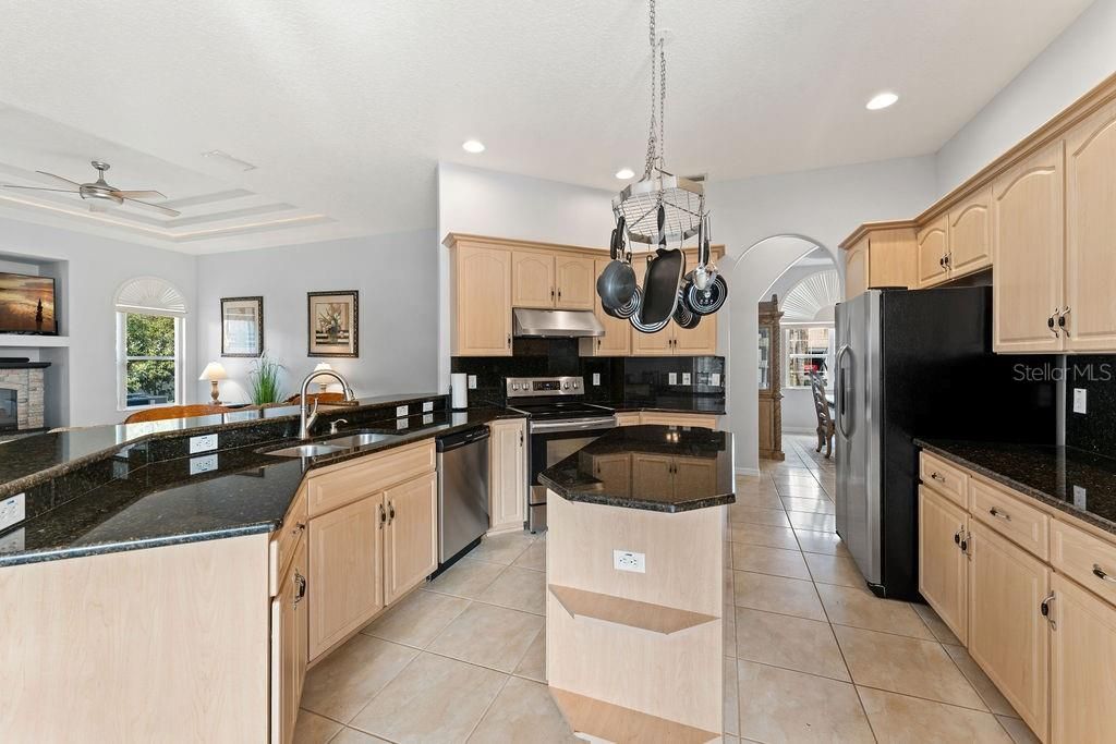 На продажу: $375,000 (3 спален, 2 ванн, 2277 Квадратных фут)