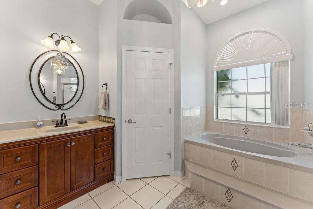 На продажу: $375,000 (3 спален, 2 ванн, 2277 Квадратных фут)