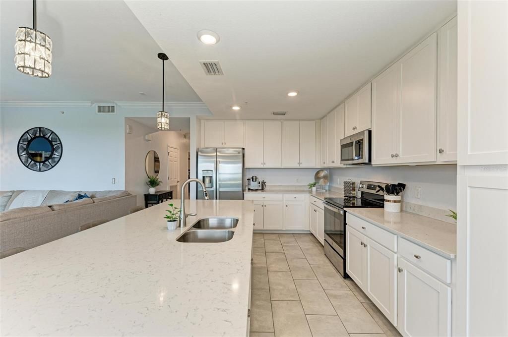 出租: $4,000 (2 贝兹, 2 浴室, 1142 平方英尺)