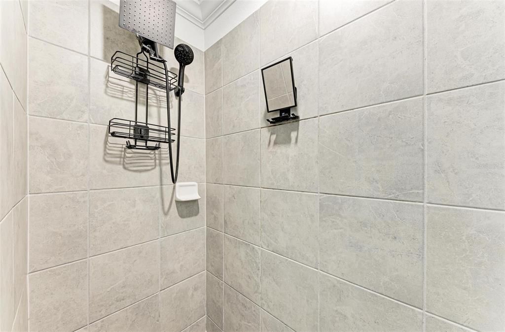 出租: $4,000 (2 贝兹, 2 浴室, 1142 平方英尺)