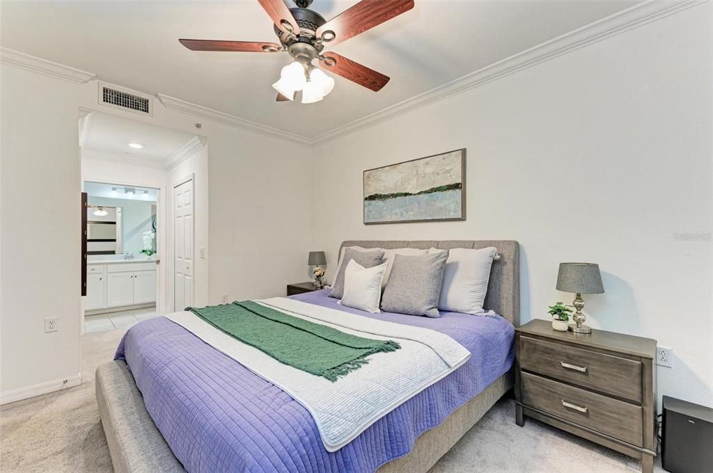 出租: $4,000 (2 贝兹, 2 浴室, 1142 平方英尺)