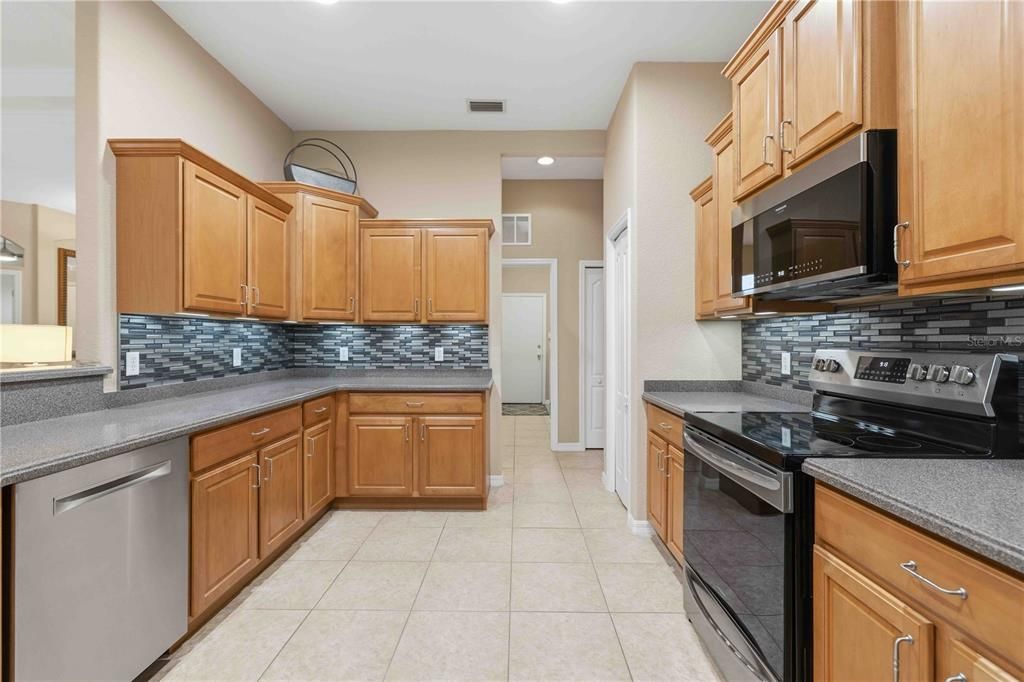 For Sale: $600,000 (3 beds, 2 baths, 2261 Square Feet)