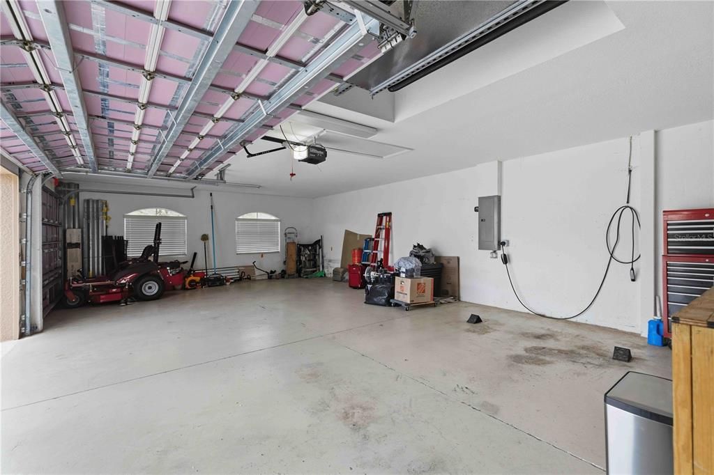 For Sale: $600,000 (3 beds, 2 baths, 2261 Square Feet)