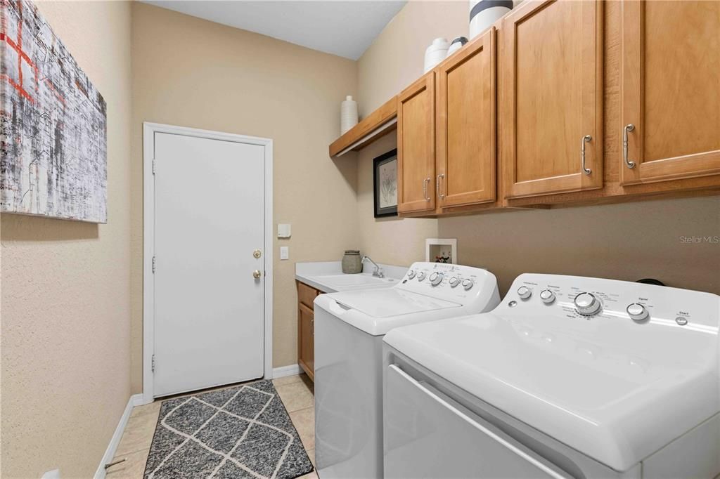 For Sale: $600,000 (3 beds, 2 baths, 2261 Square Feet)