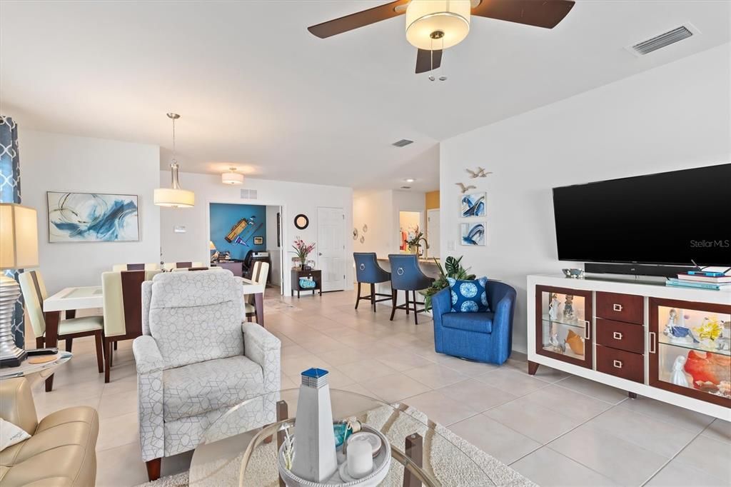 For Sale: $308,000 (2 beds, 2 baths, 1510 Square Feet)