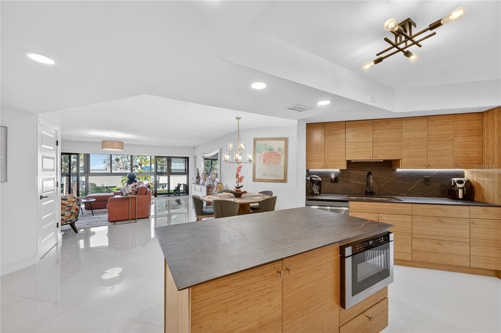 For Sale: $545,000 (2 beds, 2 baths, 2129 Square Feet)