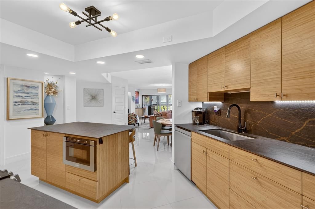 For Sale: $545,000 (2 beds, 2 baths, 2129 Square Feet)