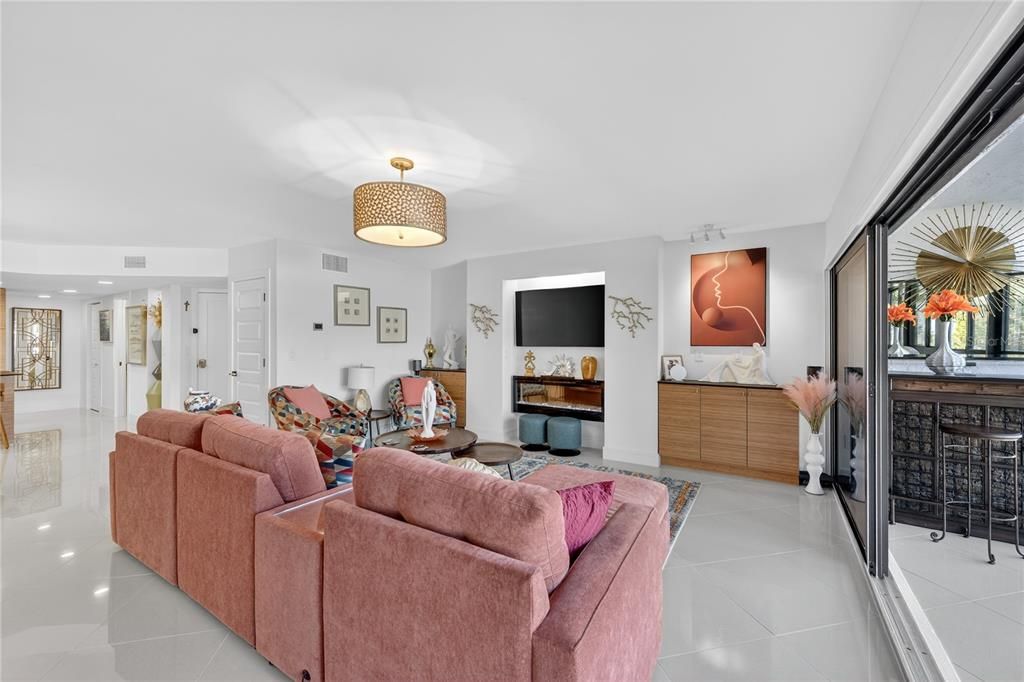 For Sale: $545,000 (2 beds, 2 baths, 2129 Square Feet)