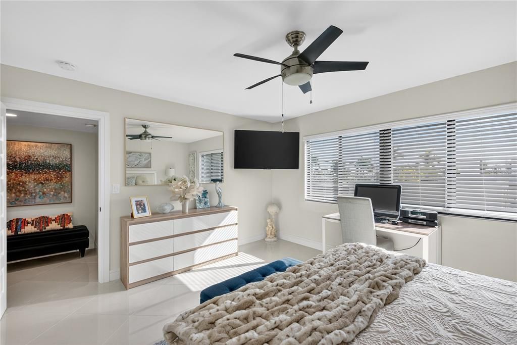 For Sale: $545,000 (2 beds, 2 baths, 2129 Square Feet)