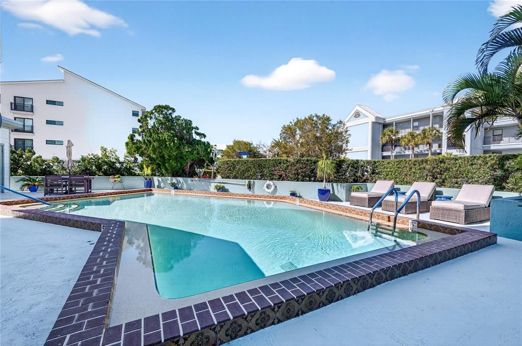 For Sale: $545,000 (2 beds, 2 baths, 2129 Square Feet)