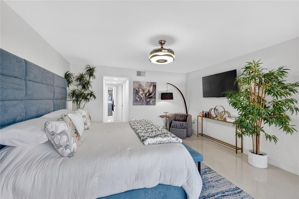 For Sale: $545,000 (2 beds, 2 baths, 2129 Square Feet)