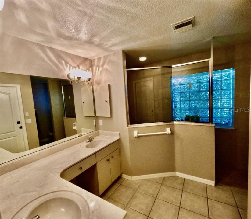 For Sale: $384,900 (3 beds, 2 baths, 1759 Square Feet)