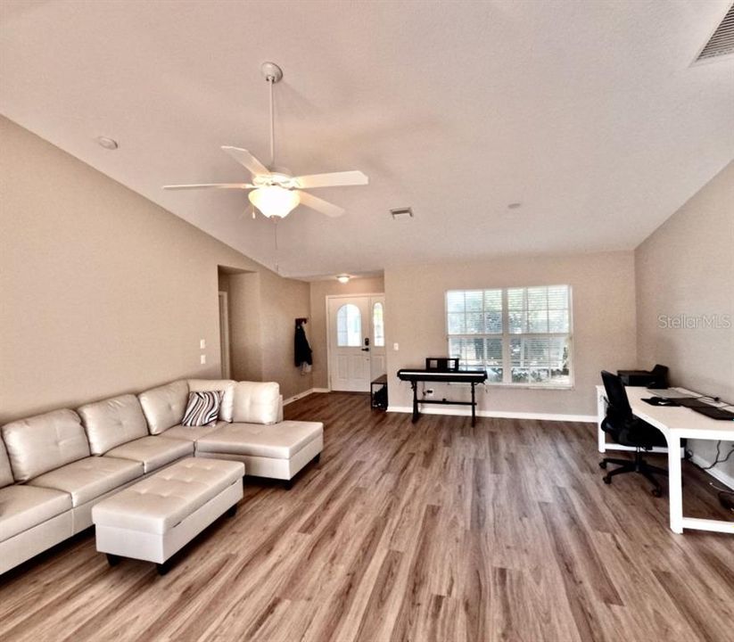 For Sale: $384,900 (3 beds, 2 baths, 1759 Square Feet)