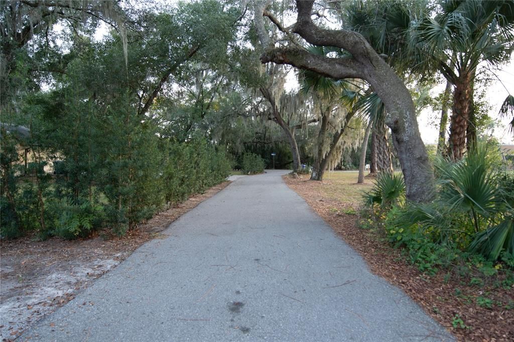 待售: $299,999 (0.49 acres)