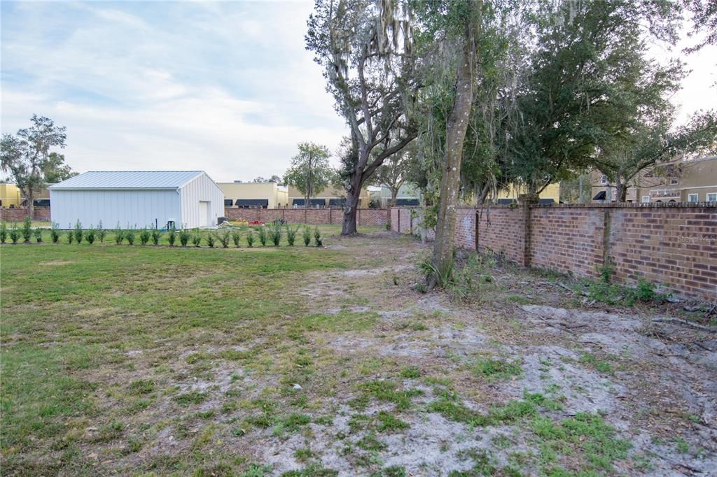 待售: $299,999 (0.49 acres)