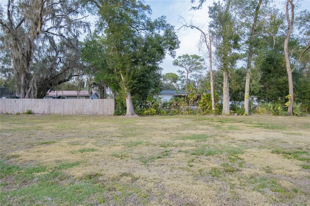待售: $299,999 (0.49 acres)