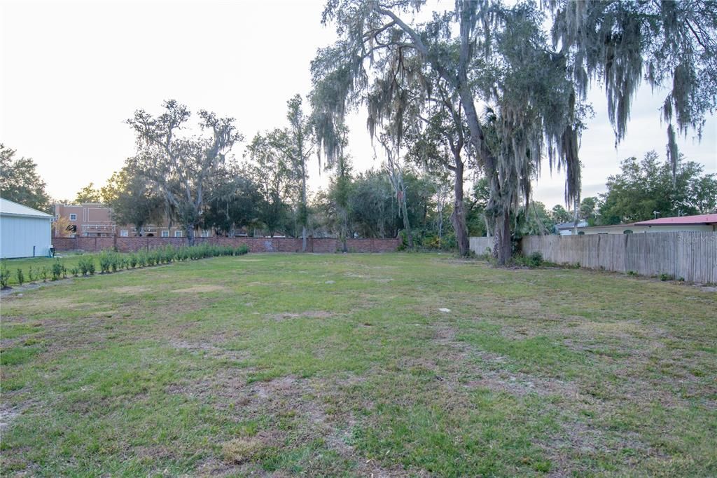 待售: $299,999 (0.49 acres)