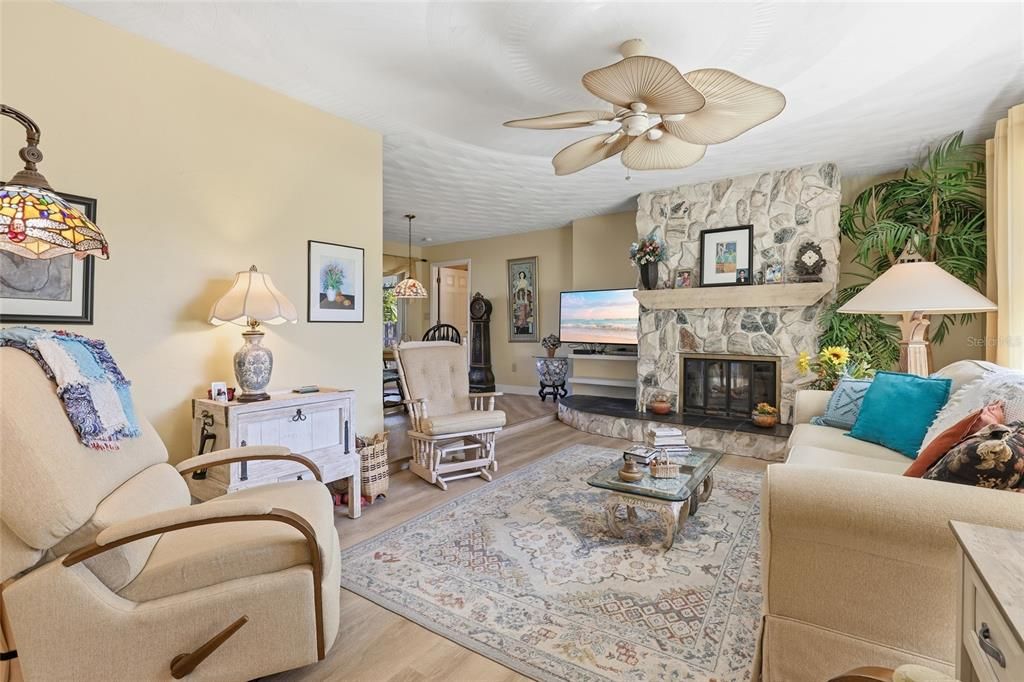 待售: $399,900 (3 贝兹, 2 浴室, 1802 平方英尺)