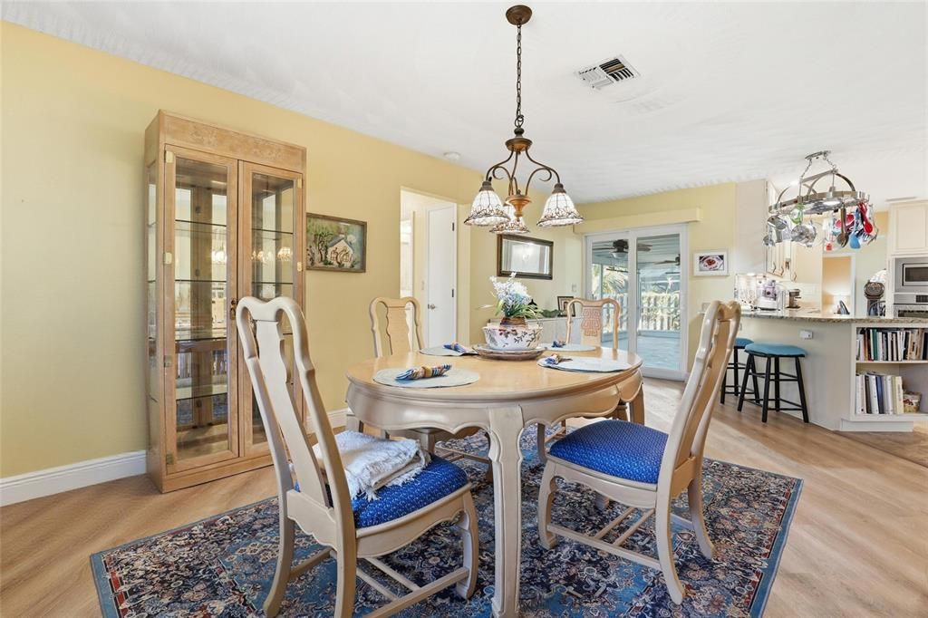 待售: $399,900 (3 贝兹, 2 浴室, 1802 平方英尺)