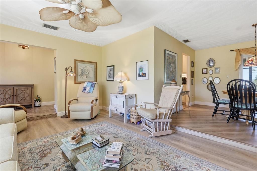 待售: $399,900 (3 贝兹, 2 浴室, 1802 平方英尺)