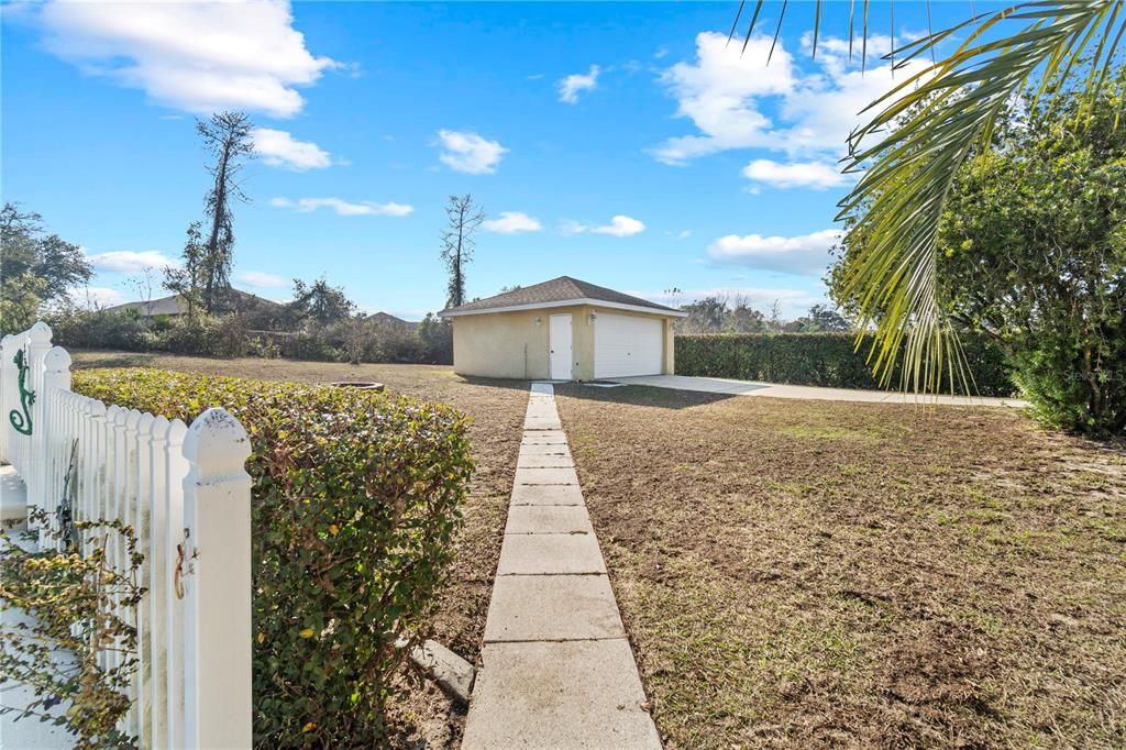 Activo con contrato: $494,450 (4 camas, 2 baños, 2407 Pies cuadrados)