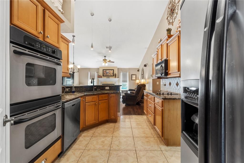 Activo con contrato: $494,450 (4 camas, 2 baños, 2407 Pies cuadrados)
