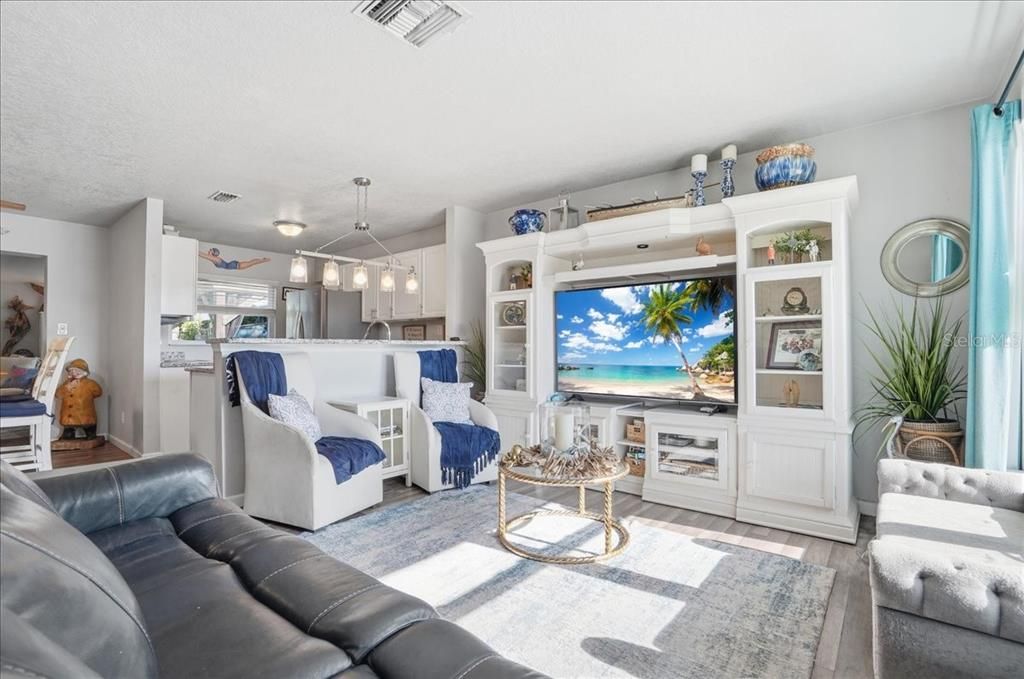 待售: $345,000 (3 贝兹, 2 浴室, 1212 平方英尺)