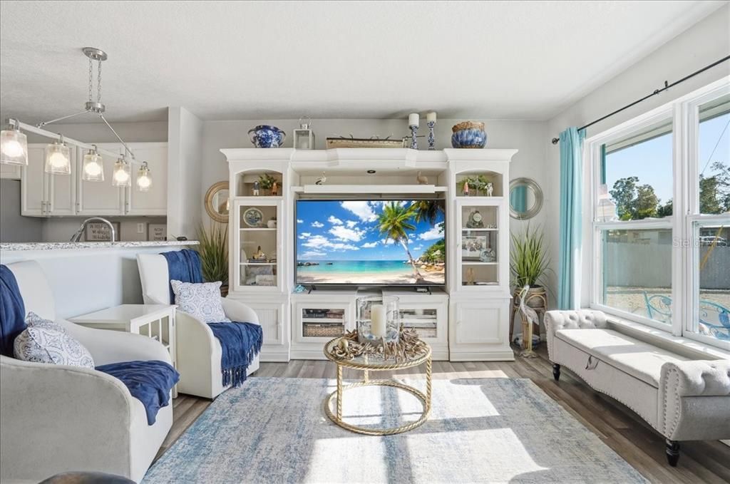 待售: $345,000 (3 贝兹, 2 浴室, 1212 平方英尺)