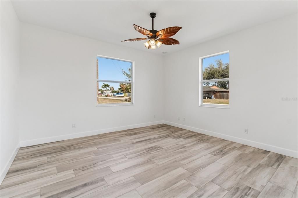 待售: $449,000 (2 贝兹, 2 浴室, 1275 平方英尺)