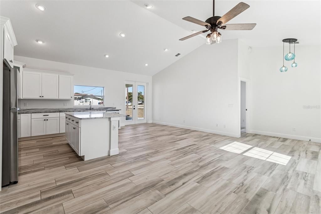 待售: $449,000 (2 贝兹, 2 浴室, 1275 平方英尺)