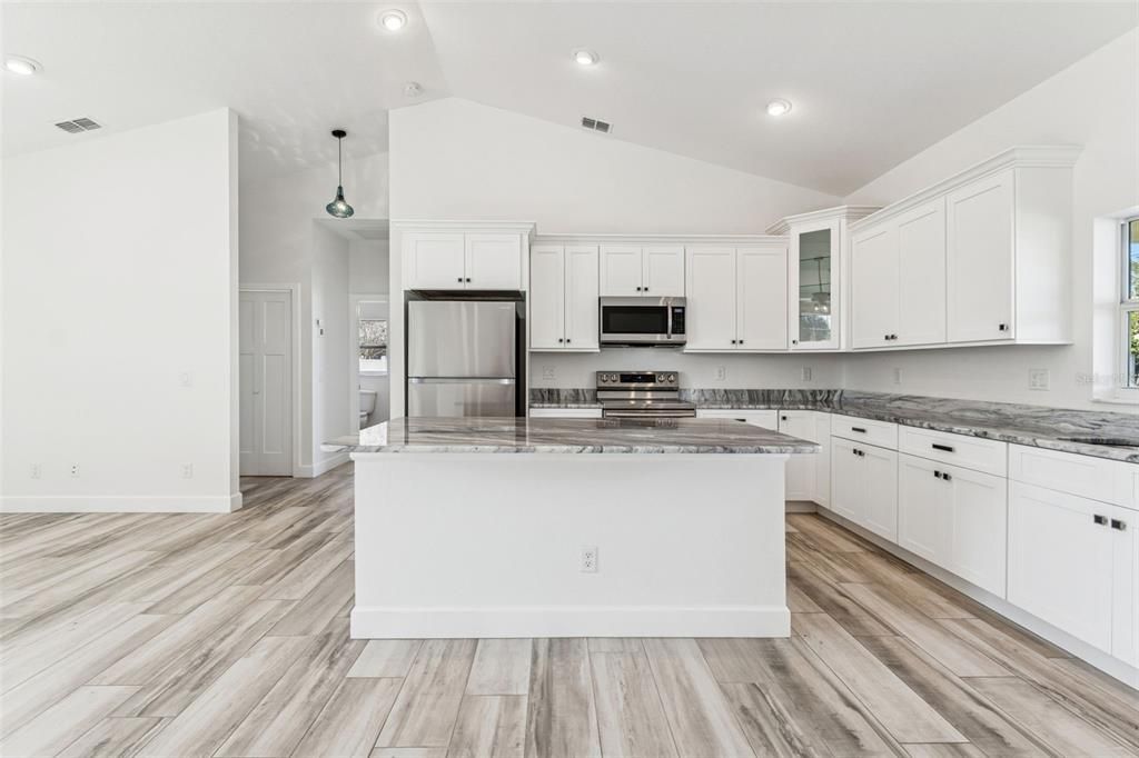 待售: $449,000 (2 贝兹, 2 浴室, 1275 平方英尺)