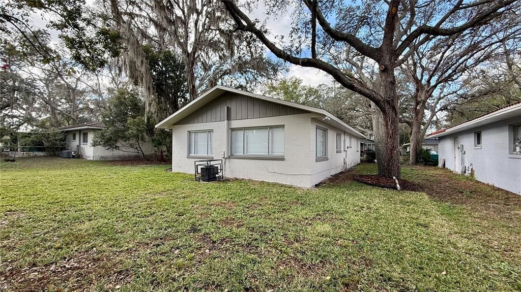 待售: $265,000 (2 贝兹, 1 浴室, 949 平方英尺)