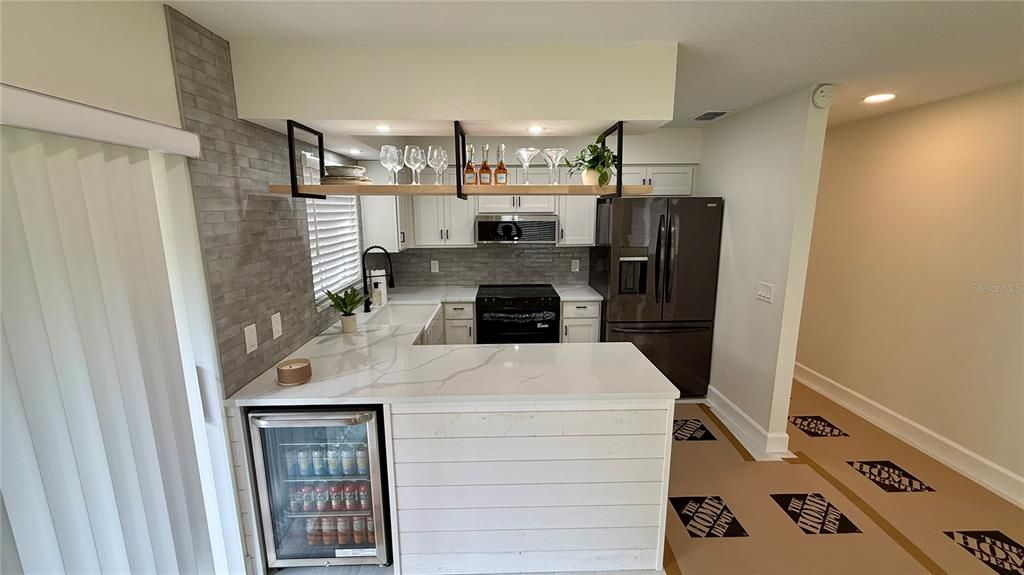 待售: $265,000 (2 贝兹, 1 浴室, 949 平方英尺)