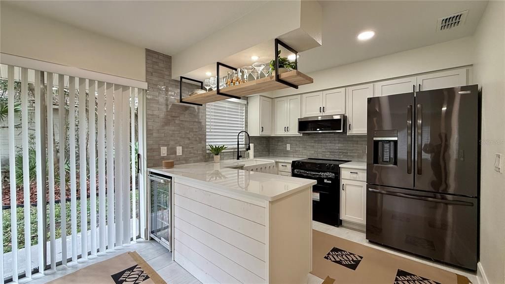 待售: $265,000 (2 贝兹, 1 浴室, 949 平方英尺)