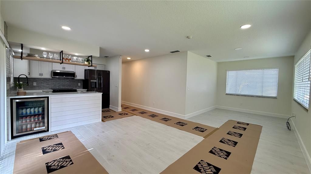 待售: $265,000 (2 贝兹, 1 浴室, 949 平方英尺)