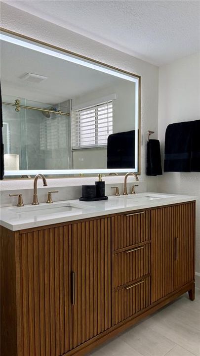 待售: $265,000 (2 贝兹, 1 浴室, 949 平方英尺)