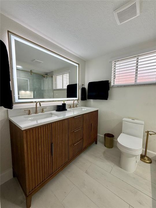 待售: $265,000 (2 贝兹, 1 浴室, 949 平方英尺)