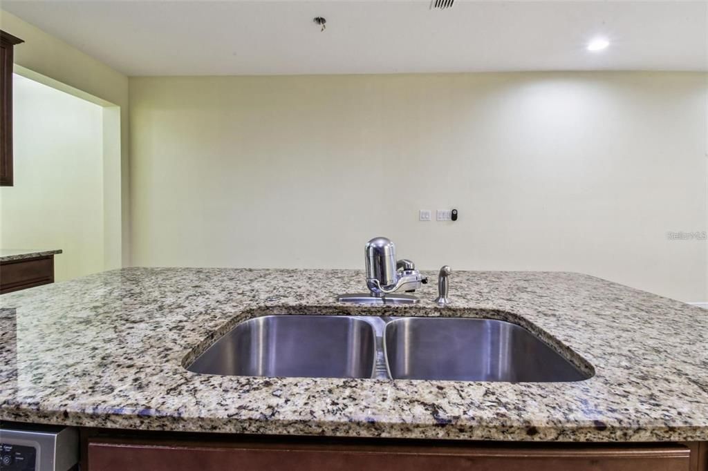 For Sale: $349,300 (3 beds, 2 baths, 1716 Square Feet)