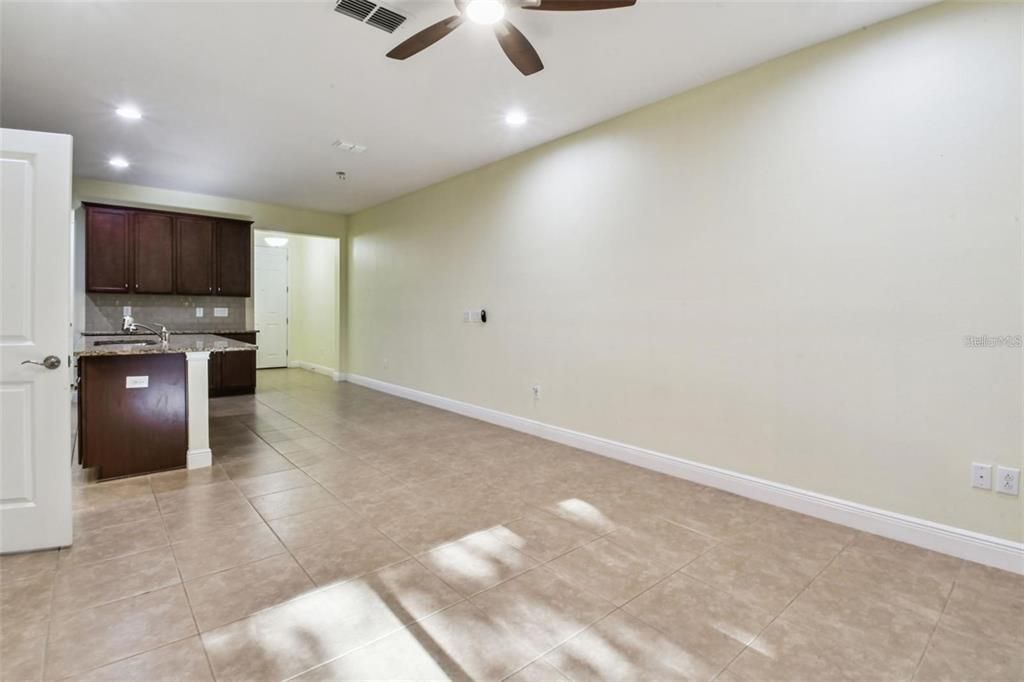 For Sale: $349,300 (3 beds, 2 baths, 1716 Square Feet)