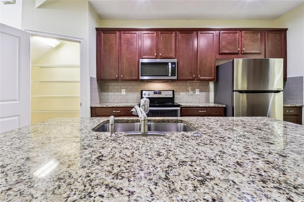 For Sale: $349,300 (3 beds, 2 baths, 1716 Square Feet)