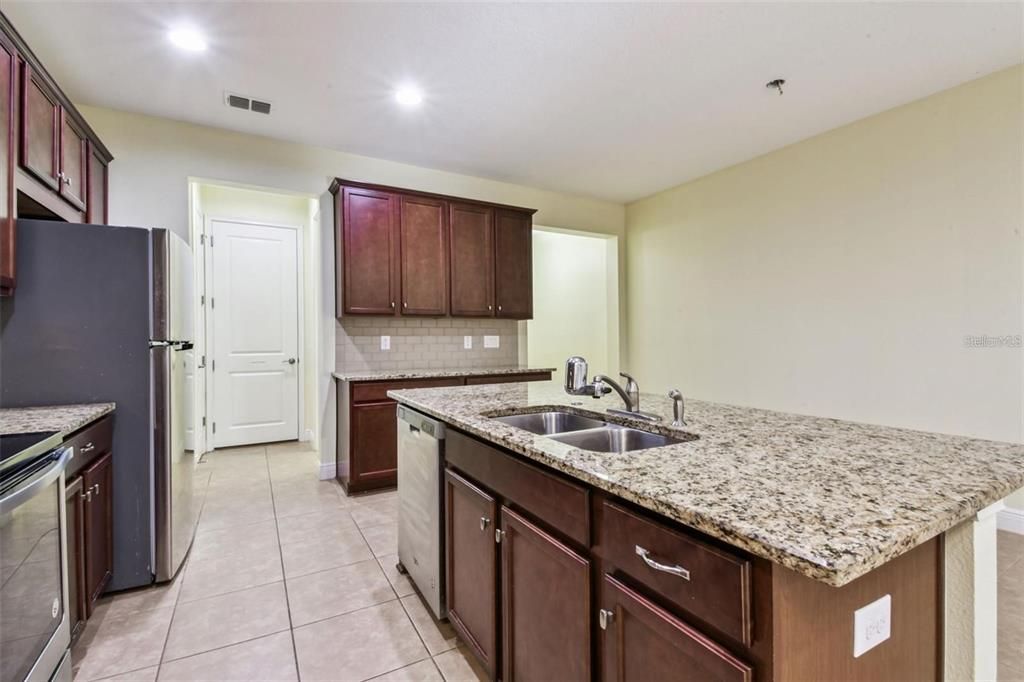 For Sale: $349,300 (3 beds, 2 baths, 1716 Square Feet)