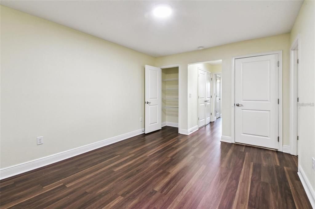 For Sale: $349,300 (3 beds, 2 baths, 1716 Square Feet)