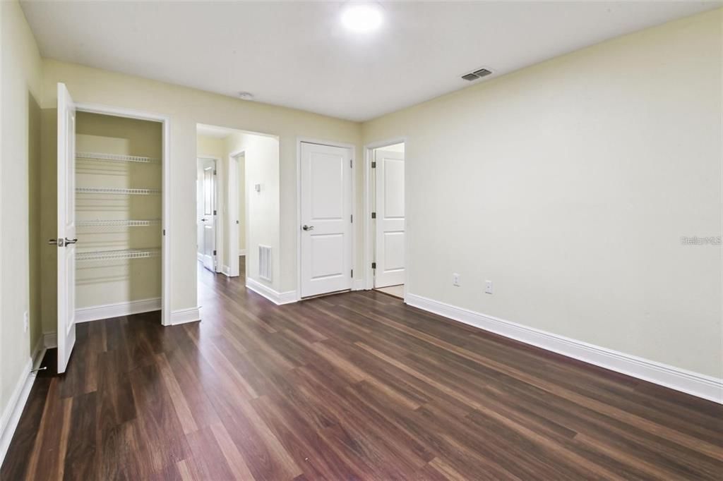 For Sale: $349,300 (3 beds, 2 baths, 1716 Square Feet)