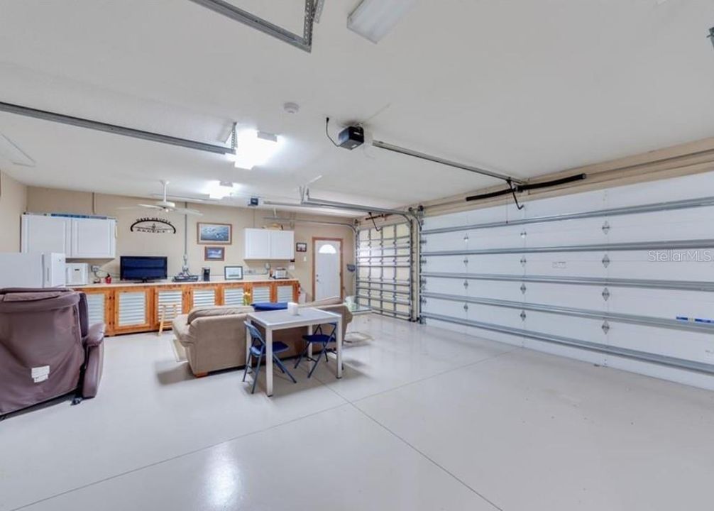 For Sale: $1,600,000 (4 beds, 3 baths, 3717 Square Feet)