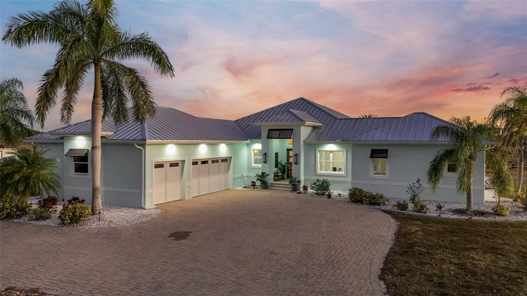 For Sale: $1,600,000 (4 beds, 3 baths, 3717 Square Feet)