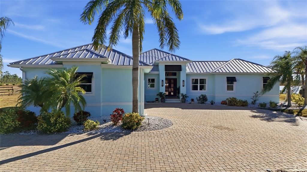 For Sale: $1,600,000 (4 beds, 3 baths, 3717 Square Feet)